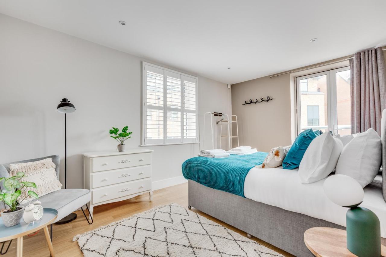 Executive 2 Bedroom Apt City Centre Free Pkg , Wifi By Tent Serviced Apartments Staines-upon-Thames Luaran gambar