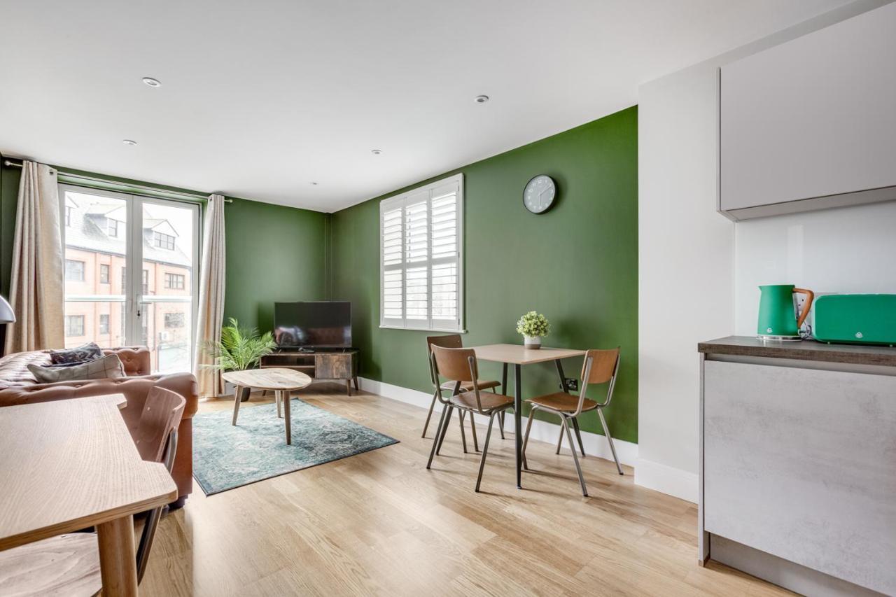 Executive 2 Bedroom Apt City Centre Free Pkg , Wifi By Tent Serviced Apartments Staines-upon-Thames Luaran gambar